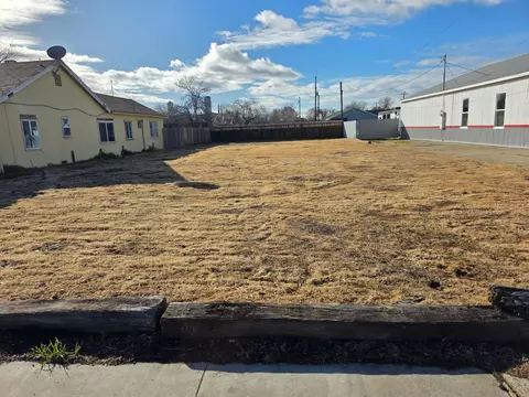 39 W Pacheco Pass, Los Banos, CA 93635