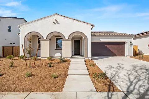 631 Rock Crest Ave, Madera, CA 93636