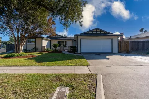 4898 E San Gabriel, Fresno, CA 93726