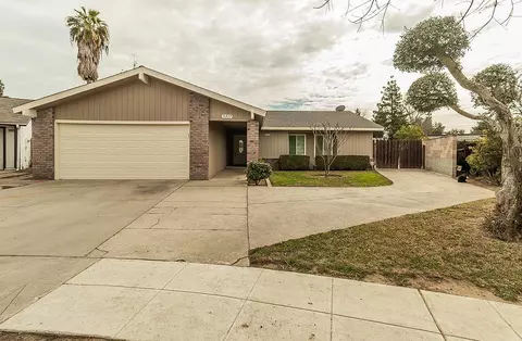 3217 W Holland Ave, Fresno, CA 93722