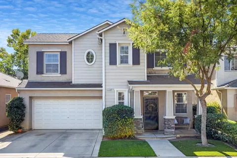 1718 Glen Oban Ln, Clovis, CA 93619