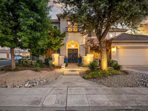 2705 E Ryan Ln, Fresno, CA 93720