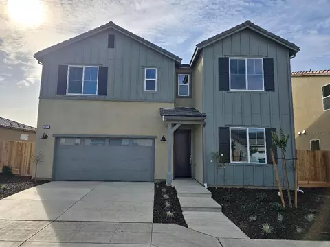 2851 E Colina Dr, Fresno, CA 93730