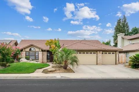 2077 Gibson Ave, Clovis, CA 93611