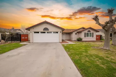 14581 W Stanislaus Ave, Kerman, CA 93630