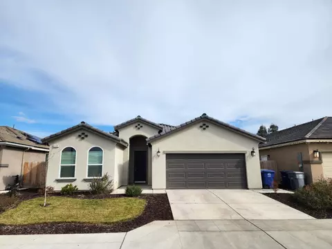 1122 Bristlecone Dr, Madera, CA 93638