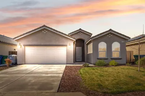 1249 Bristlecone Dr, Madera, CA 93638