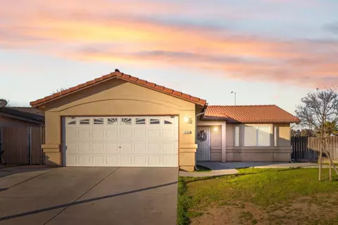 1835 Eisenhower Ln, Madera, CA 93638