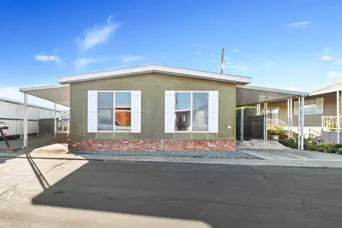 1551 6th Avenue Dr #56, Kingsburg, CA 93631