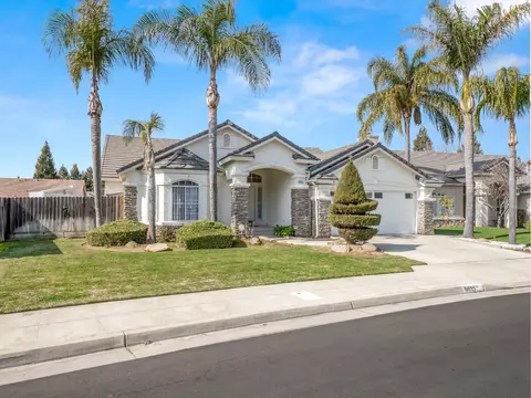 9883 N Baird Ave, Fresno, CA 93720