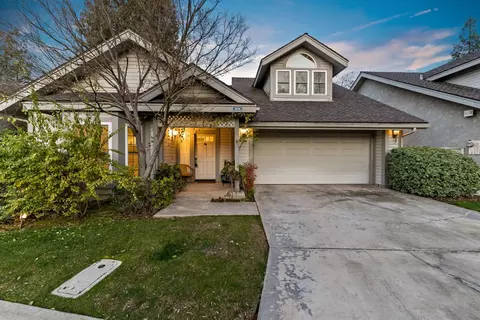 9136 N Stoneridge Ln, Fresno, CA 93720