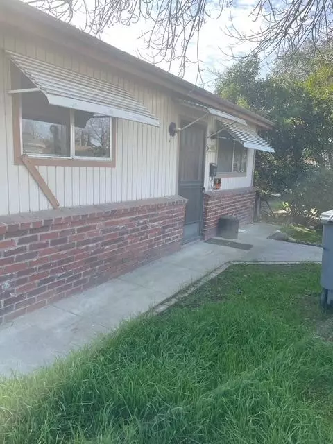 14621 W C St, Kerman, CA 93630