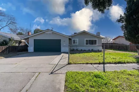 2238 E Holland Ave, Fresno, CA 93726