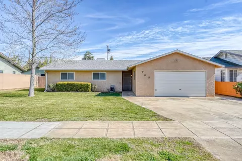 727 Woodworth Ave, Clovis, CA 93612