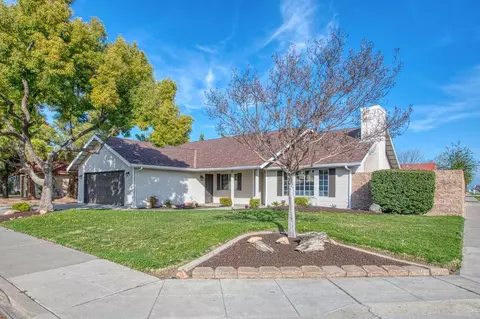 2695 Whittier Ave, Clovis, CA 93611