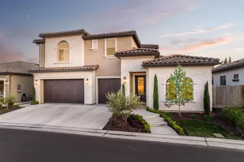 2591 E Via Cesena Dr, Fresno, CA 93730