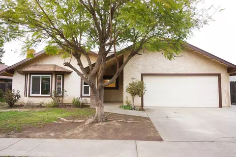 2479 Keats Ave, Clovis, CA 93611