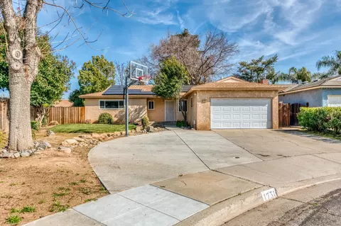 1731 Beverly Ave, Clovis, CA 93611
