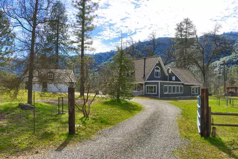 45188 Big Oak Ln, Oakhurst, CA 93644