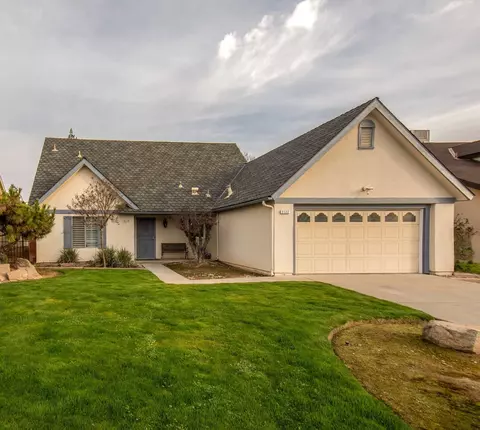 2132 E Cromwell Ave, Fresno, CA 93720