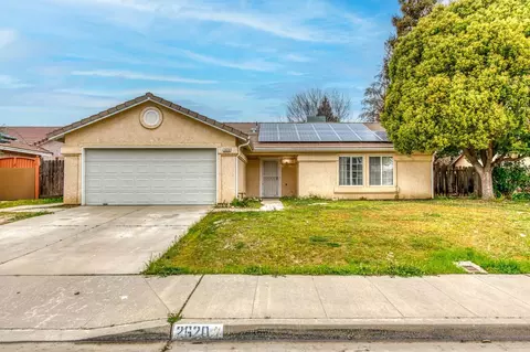 2620 Sarah St, Selma, CA 93662