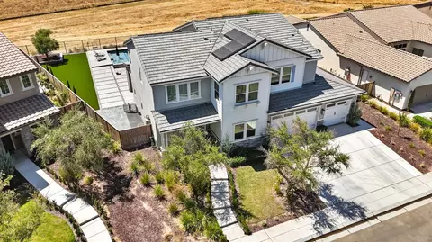 1048 Sawtooth Way S, Madera, CA 93636