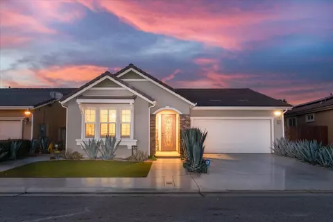 3439 Sussex Ave, Clovis, CA 93619