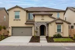 1187 Deerhorn Dr W, Madera, CA 93636