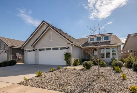 1140 Farmhouse Ave, Clovis, CA 93619