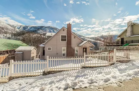 55408 Point Rd, Big Creek, CA 93605