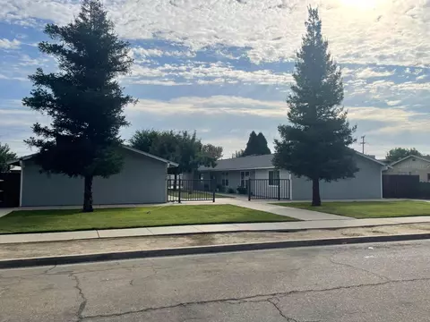 710 J St, Sanger, CA 93657 photo 1