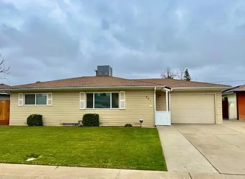 821 W Rialto Ave, Clovis, CA 93612