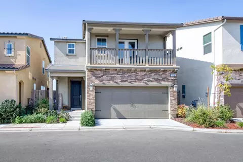 218 Mission Dr S, Madera, CA 93636