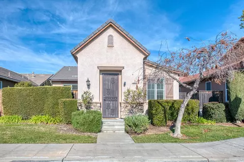 3985 Richmond Ave, Clovis, CA 93619