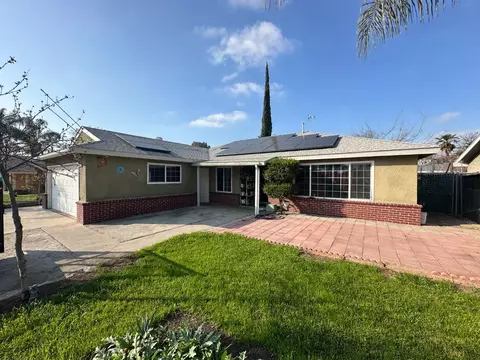 4667 E Garrett Ave, Fresno, CA 93725