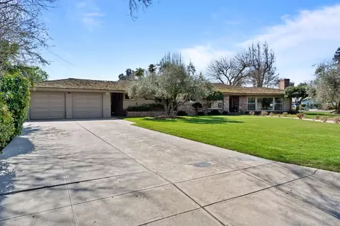 160 N Park Dr, Madera, CA 93637