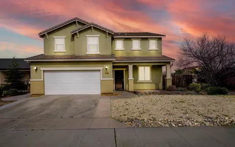 1483 La Quinta Way, Madera, CA 93638