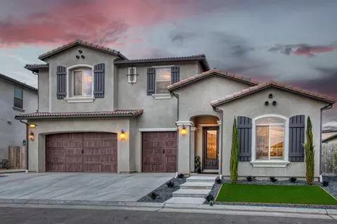 11073 N Via Pavena Dr, Fresno, CA 93730