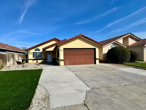 5254 W Magill Ave, Fresno, CA 93722