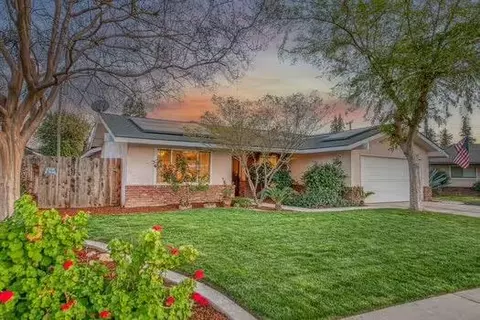 239 W Vartikian Ave, Fresno, CA 93704