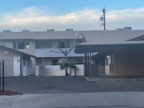 3041 E Hammond Ave, Fresno, CA 93703