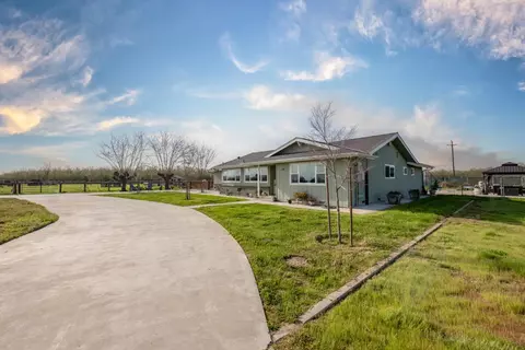 15521 E Lincoln Ave, Parlier, CA 93648