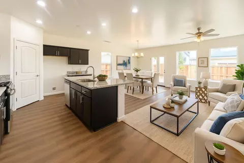 1492 Crimson Way #LT 47, Dinuba, CA 93618