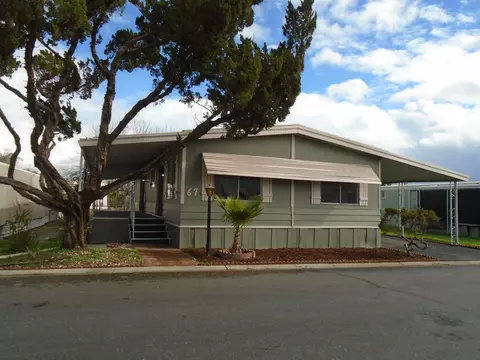 860 E Grangeville Blvd #67, Hanford, CA 93230