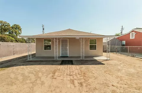 2489 S Backer Ave, Fresno, CA 93725