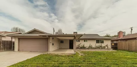 1714 S Johnson St, Visalia, CA 93277