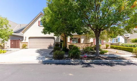 493 W Vermont Ave, Clovis, CA 93619