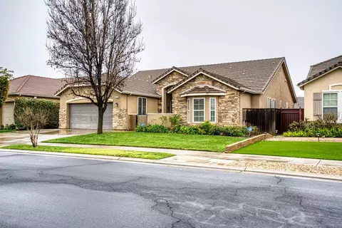 3314 Sierra Madre, Clovis, CA 93619
