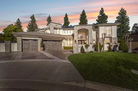 460 E Ascot Pl, Fresno, CA 93720