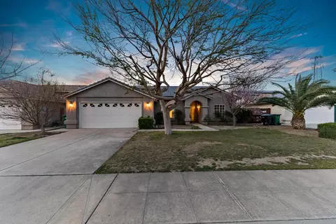 1020 Oak Ct, Fowler, CA 93625